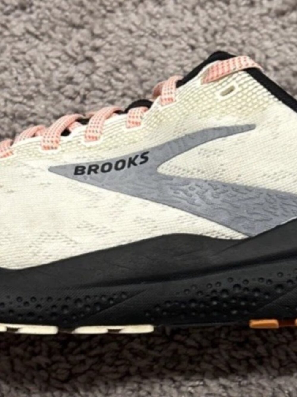 Brooks Ghost 16 Women Size 8.5 B Cream Black Gray Athletic Running Shoes Sneaker
